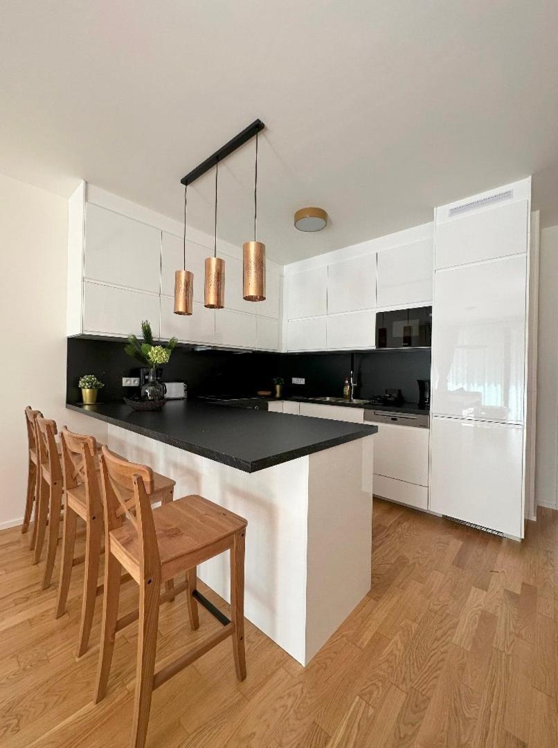Appartamento With Garage & Terrace