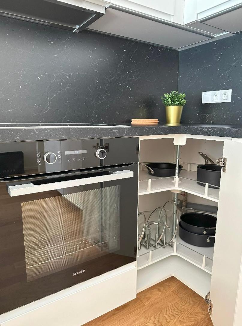 Apartment With Garage & Terrace Prag