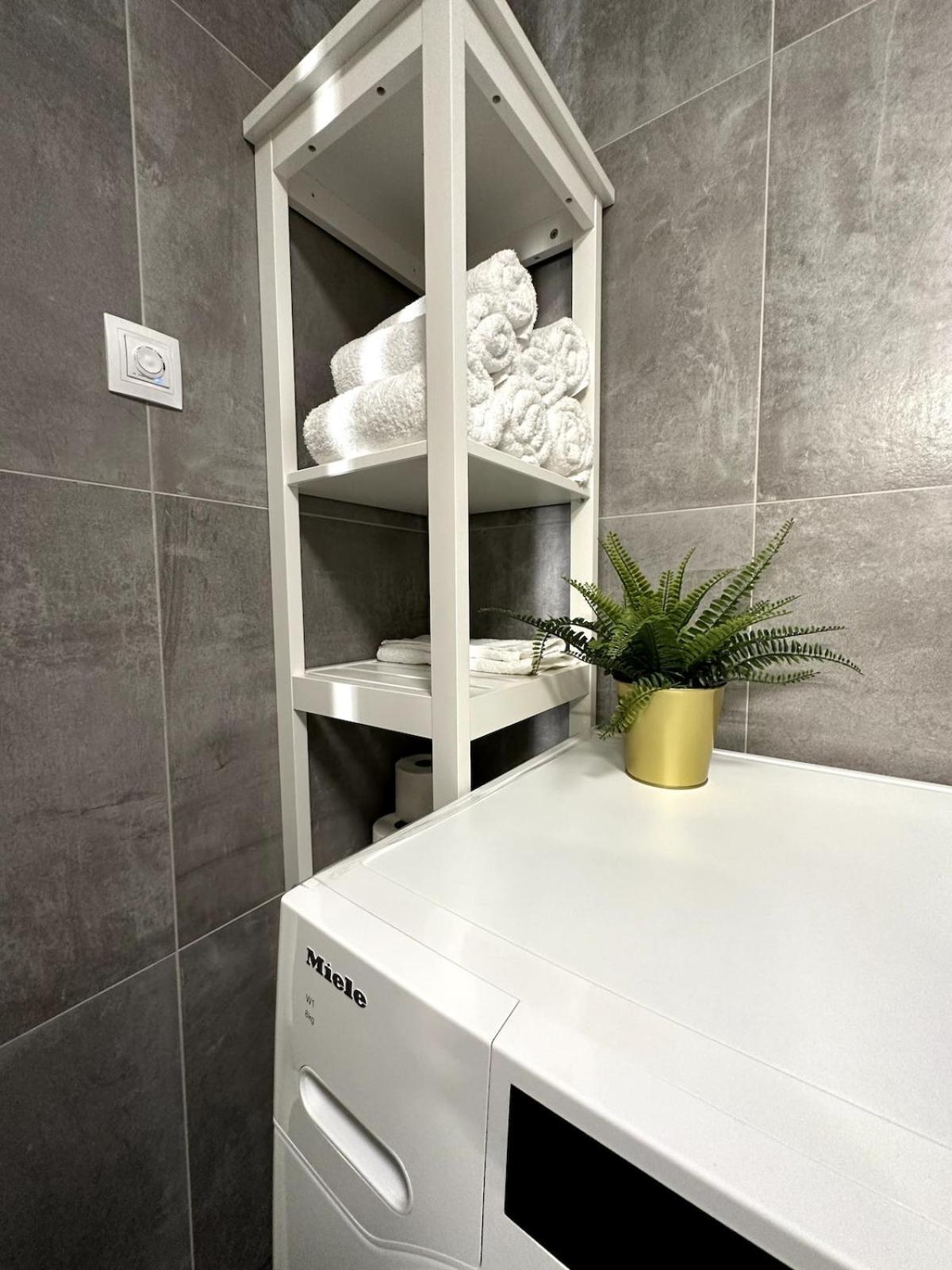 Appartamento With Garage & Terrace *